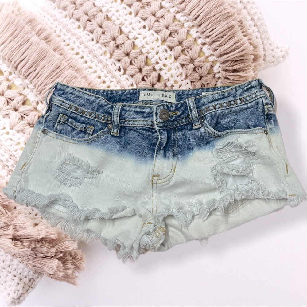 Bullhead bleach dye Distressed Jean cheeky shorts sz 3